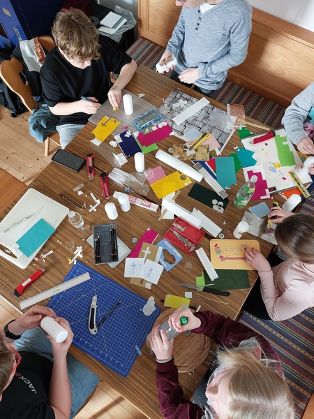 Kinder basteln Oserkerzen Rudertshausen 2024