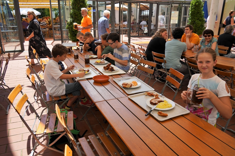 Beim Mittagessen