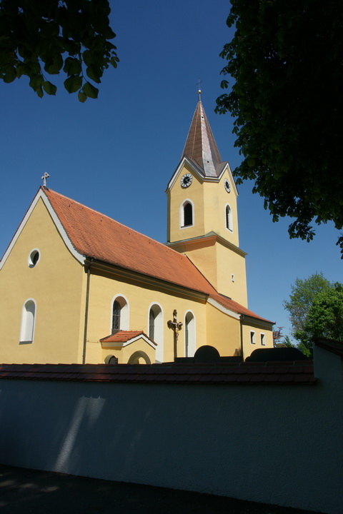 01 pfarrkirche st bartholomaeus 2017 480px
